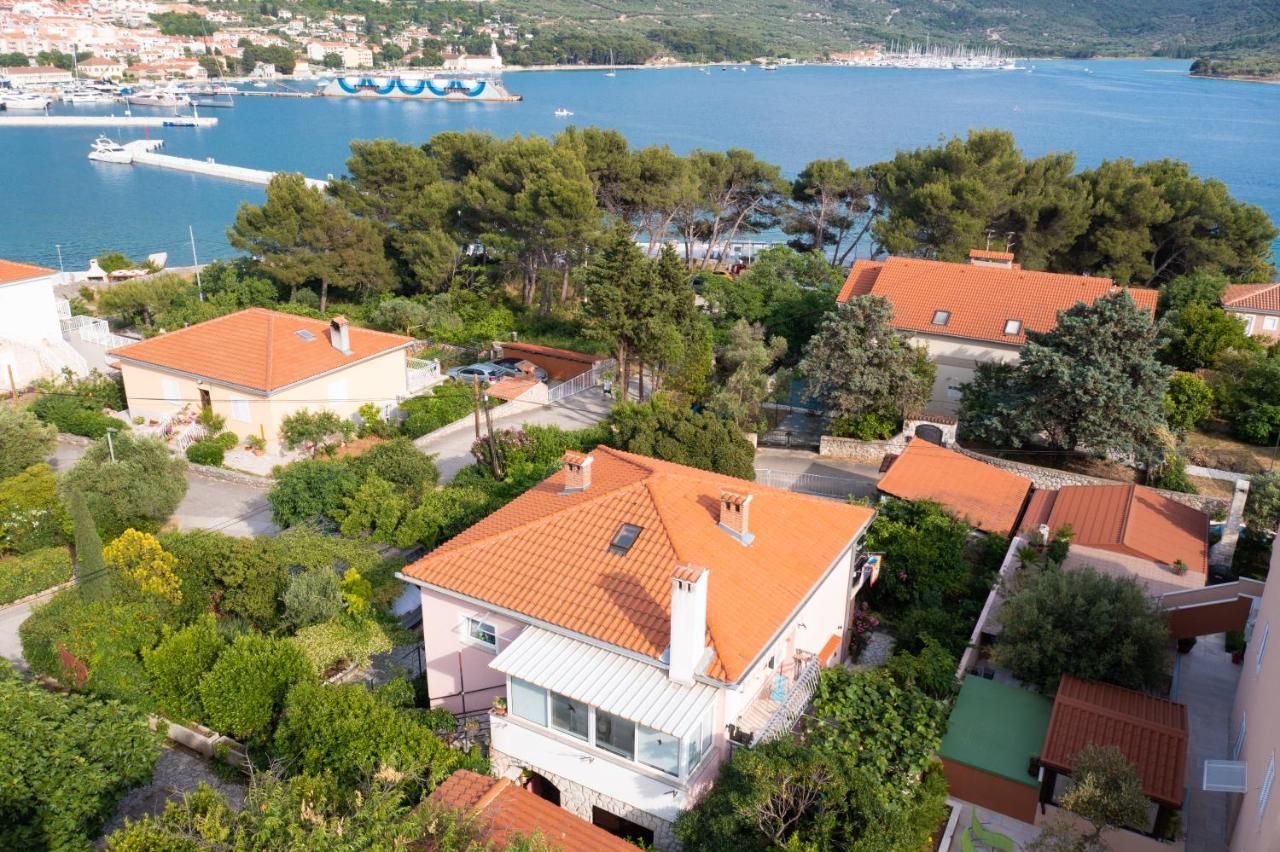 Apartments Bura & Jugo, Cres, Without Stress Exterior photo