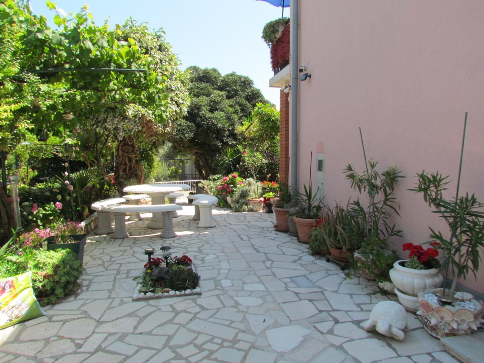 Apartments Bura & Jugo, Cres, Without Stress Exterior photo